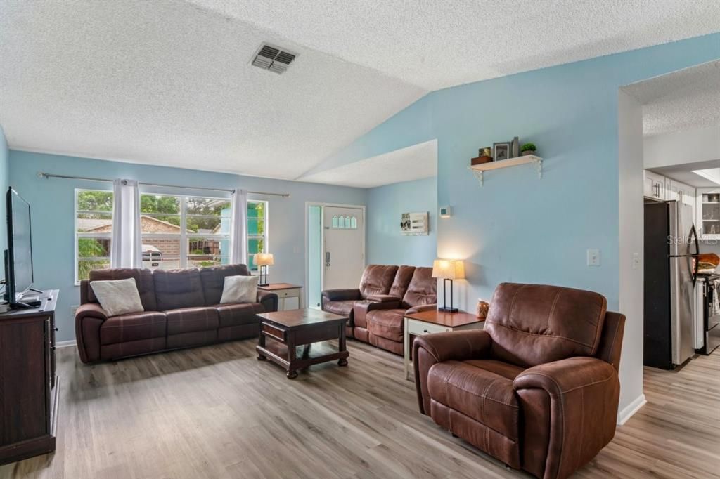 En Venta: $359,900 (3 camas, 2 baños, 1398 Pies cuadrados)
