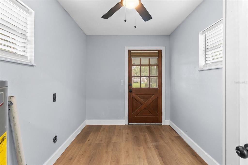 Activo con contrato: $375,000 (3 camas, 2 baños, 1700 Pies cuadrados)
