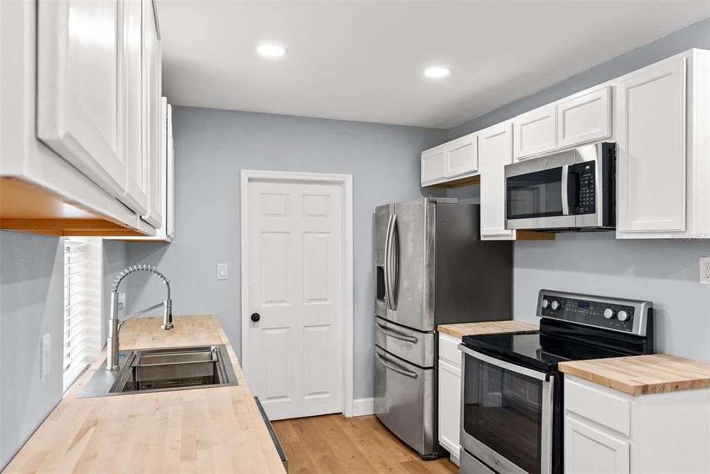 Activo con contrato: $375,000 (3 camas, 2 baños, 1700 Pies cuadrados)
