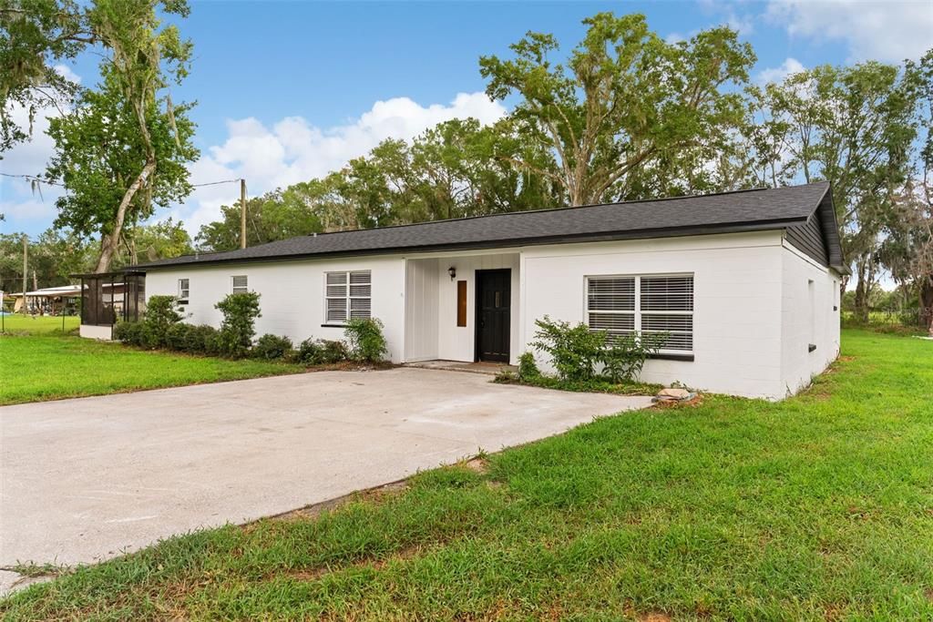 Activo con contrato: $375,000 (3 camas, 2 baños, 1700 Pies cuadrados)
