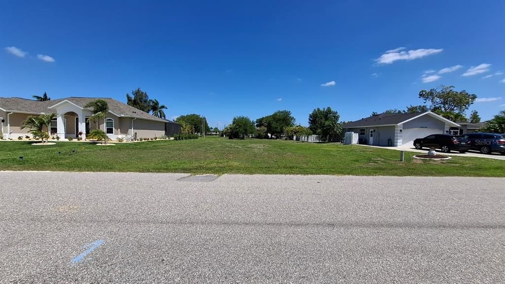 En Venta: $45,000 (0.22 acres)