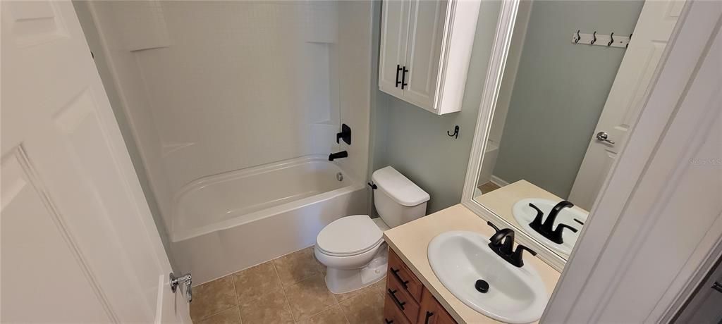 В аренду: $2,300 (3 спален, 2 ванн, 1460 Квадратных фут)