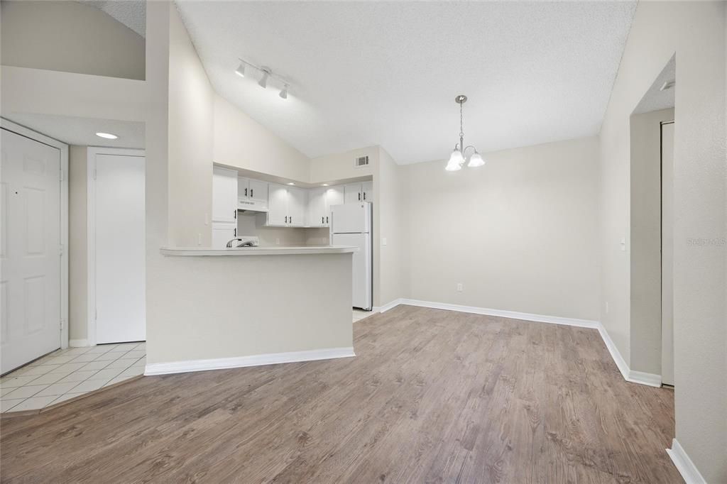 В аренду: $1,450 (2 спален, 2 ванн, 1054 Квадратных фут)