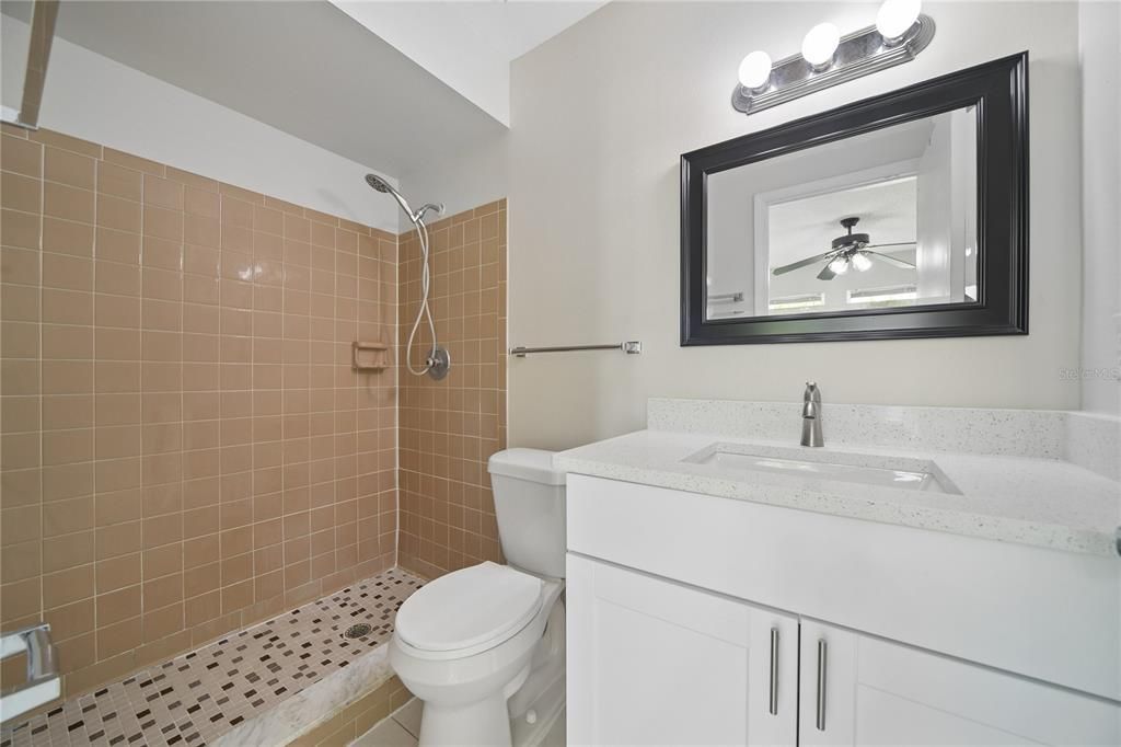 На продажу: $229,900 (2 спален, 2 ванн, 934 Квадратных фут)