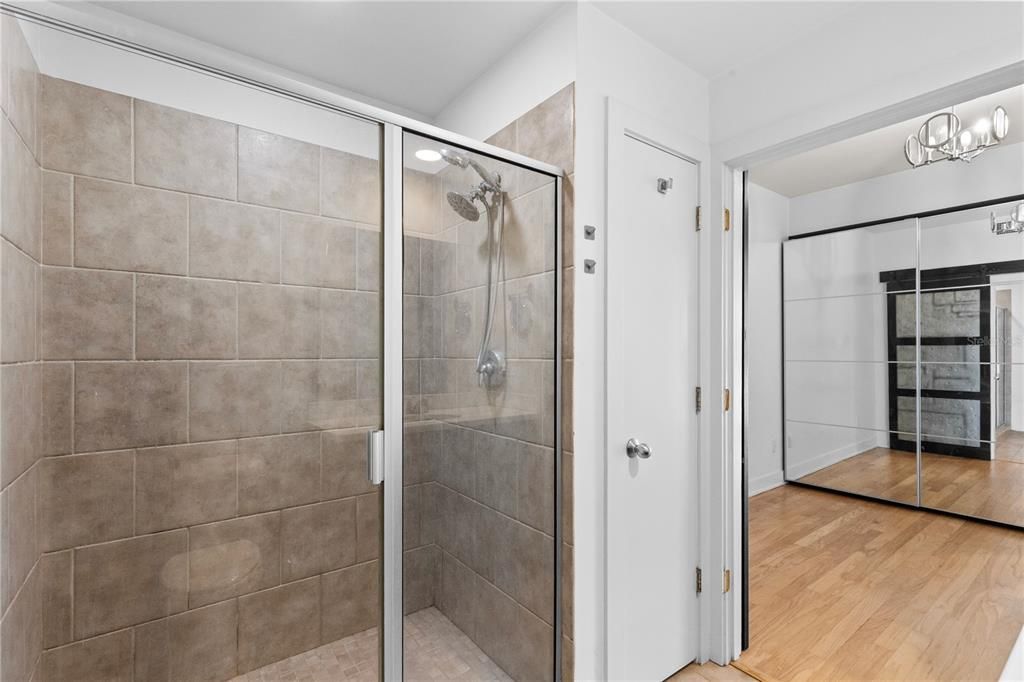 Active With Contract: $245,000 (1 beds, 1 baths, 615 Square Feet)