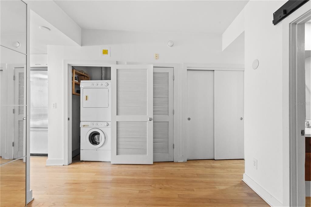 Active With Contract: $245,000 (1 beds, 1 baths, 615 Square Feet)