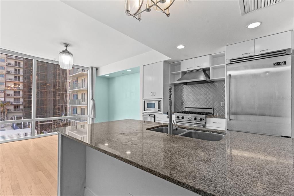 Active With Contract: $245,000 (1 beds, 1 baths, 615 Square Feet)