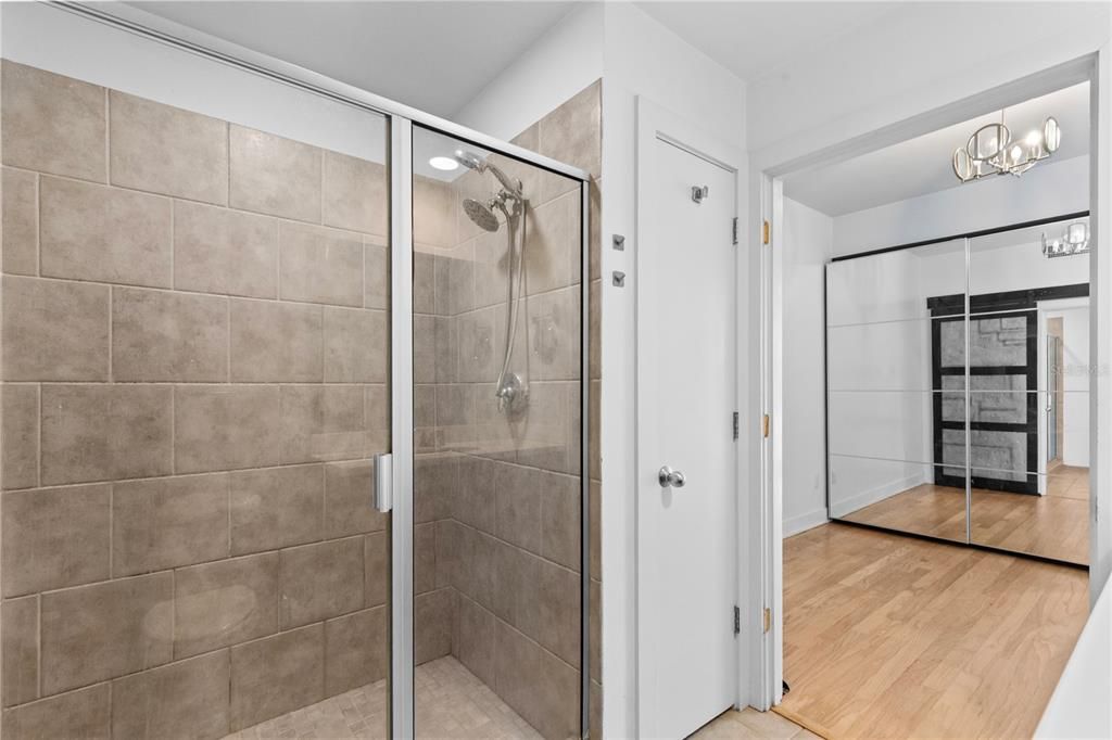 Active With Contract: $245,000 (1 beds, 1 baths, 615 Square Feet)