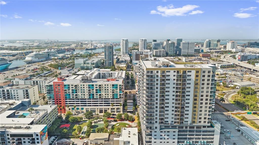Active With Contract: $245,000 (1 beds, 1 baths, 615 Square Feet)