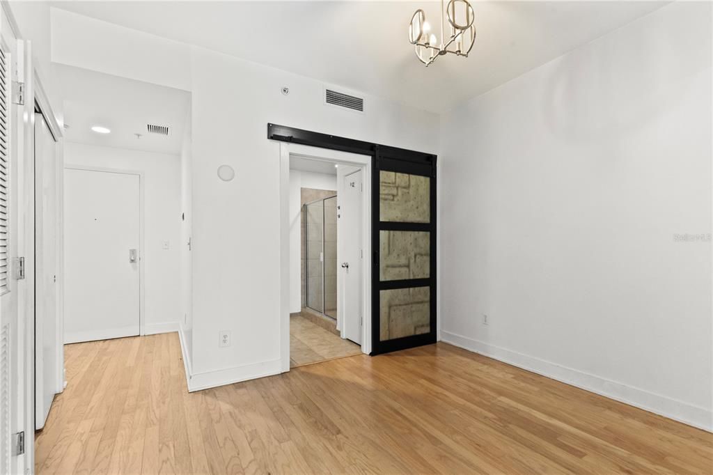 Active With Contract: $245,000 (1 beds, 1 baths, 615 Square Feet)