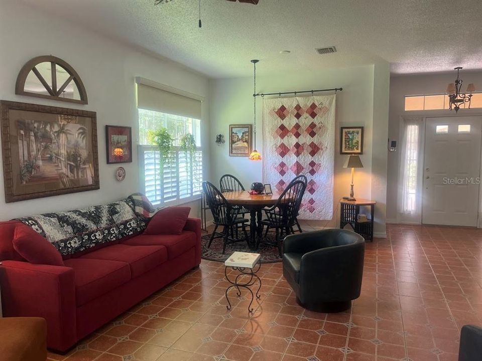 En Venta: $255,000 (2 camas, 2 baños, 1237 Pies cuadrados)