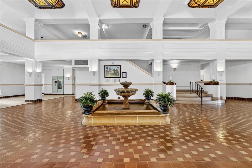 For Sale: $125,000 (1 beds, 1 baths, 714 Square Feet)