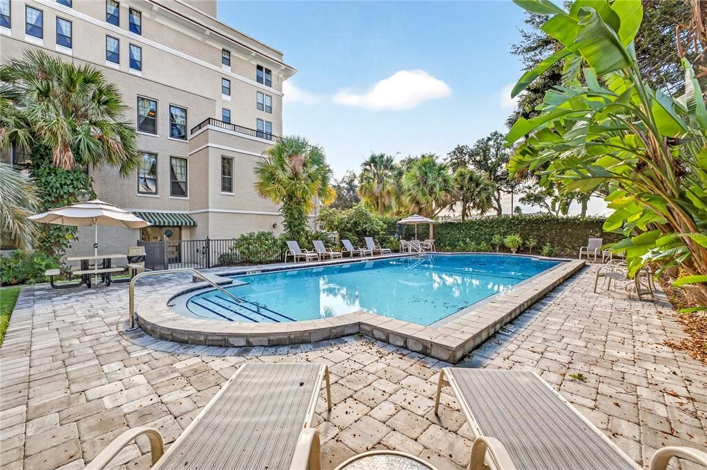 For Sale: $125,000 (1 beds, 1 baths, 714 Square Feet)