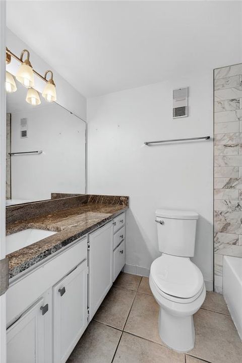 For Sale: $125,000 (1 beds, 1 baths, 714 Square Feet)