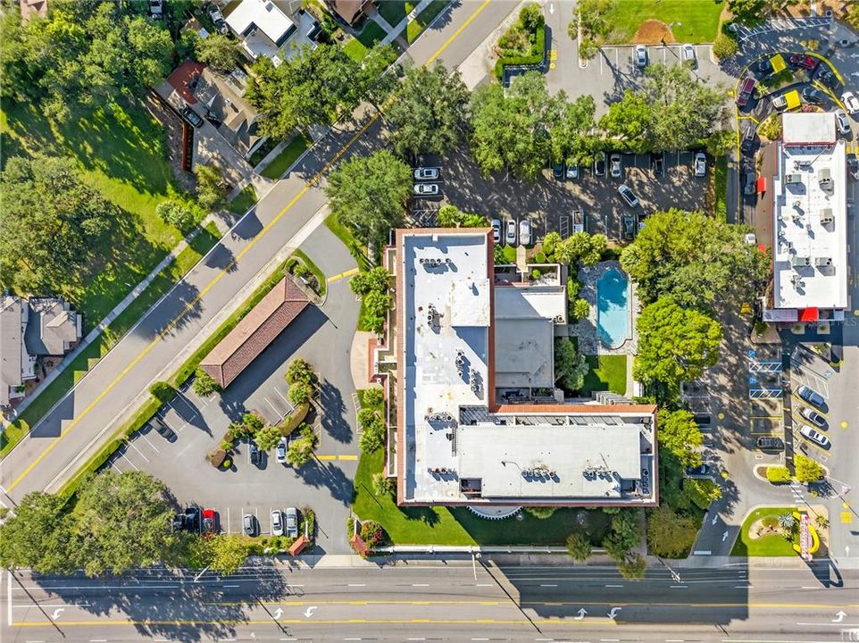 For Sale: $125,000 (1 beds, 1 baths, 714 Square Feet)