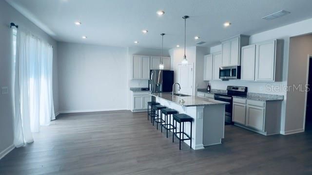 For Rent: $2,750 (4 beds, 2 baths, 2336 Square Feet)