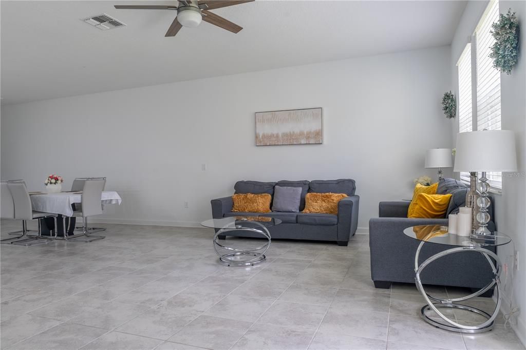 En Venta: $395,000 (3 camas, 2 baños, 1912 Pies cuadrados)