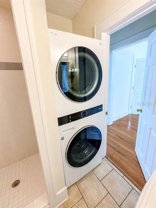 Под контрактом: $449,900 (3 спален, 2 ванн, 1202 Квадратных фут)