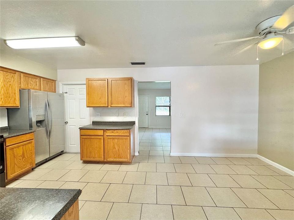 En Venta: $235,000 (4 camas, 2 baños, 1656 Pies cuadrados)