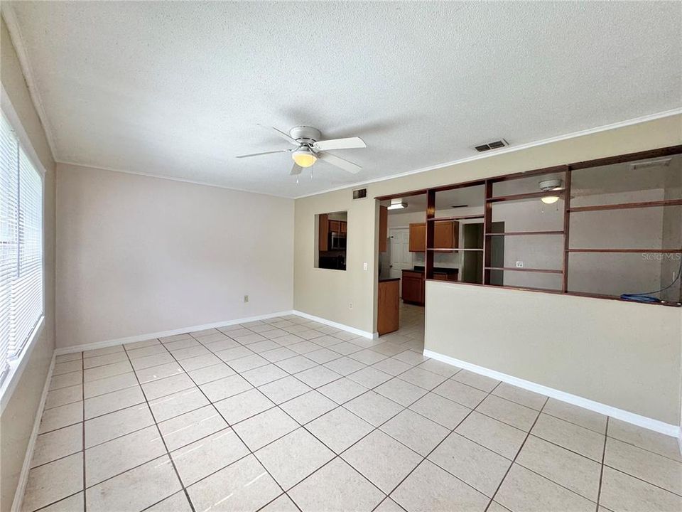 En Venta: $235,000 (4 camas, 2 baños, 1656 Pies cuadrados)