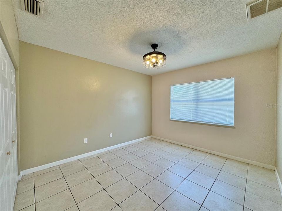 En Venta: $235,000 (4 camas, 2 baños, 1656 Pies cuadrados)
