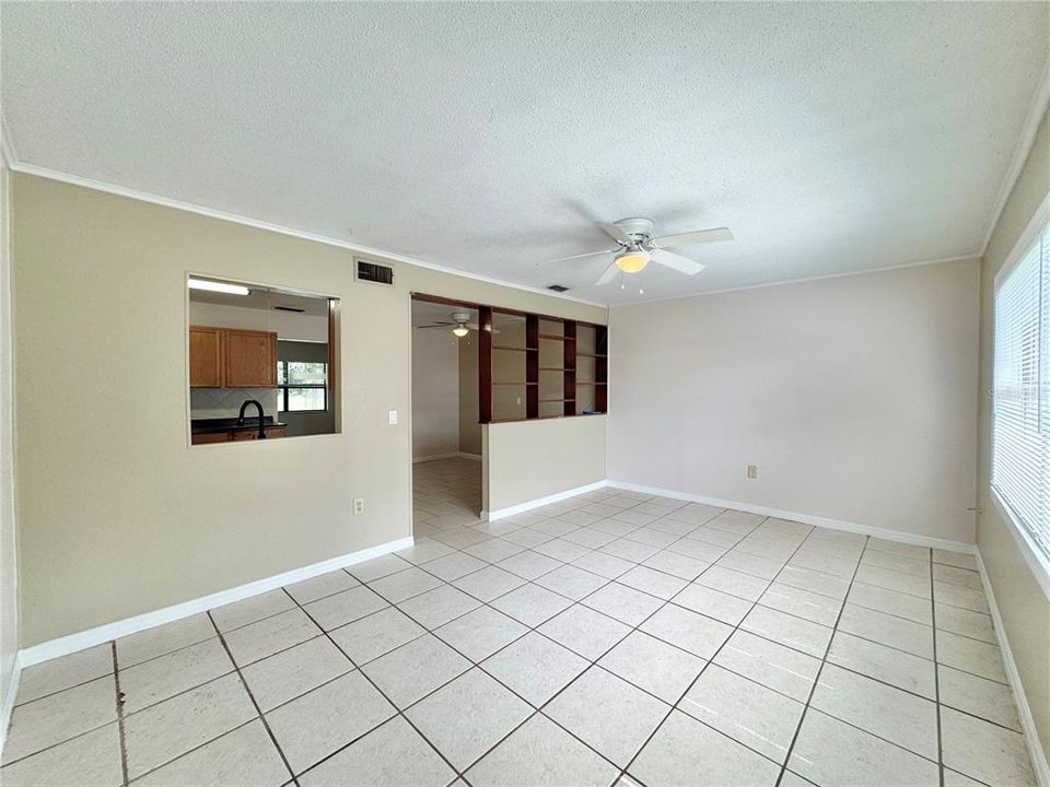 En Venta: $235,000 (4 camas, 2 baños, 1656 Pies cuadrados)