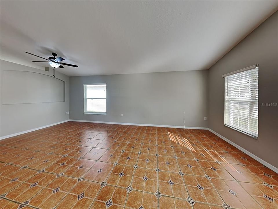 En Renta: $2,439 (3 camas, 2 baños, 1876 Pies cuadrados)