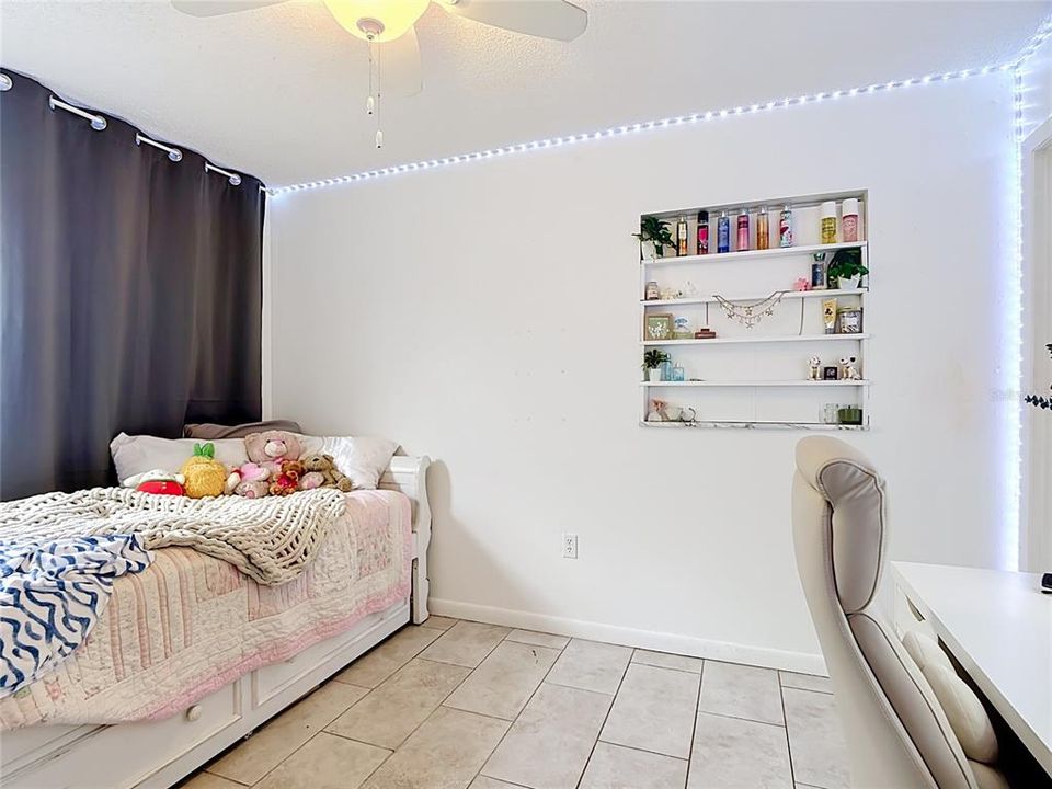 En Venta: $305,000 (3 camas, 2 baños, 1212 Pies cuadrados)