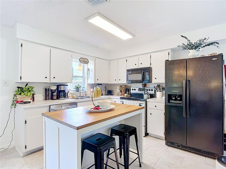 En Venta: $305,000 (3 camas, 2 baños, 1212 Pies cuadrados)