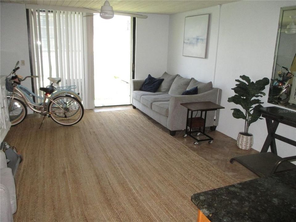 For Sale: $175,000 (1 beds, 1 baths, 590 Square Feet)