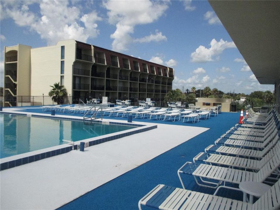 For Sale: $175,000 (1 beds, 1 baths, 590 Square Feet)