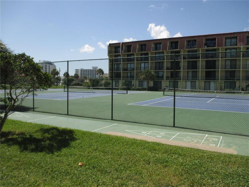For Sale: $175,000 (1 beds, 1 baths, 590 Square Feet)