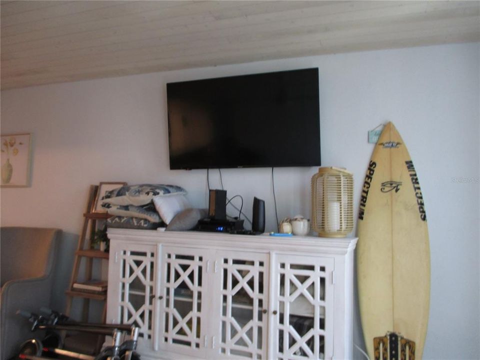 For Sale: $175,000 (1 beds, 1 baths, 590 Square Feet)