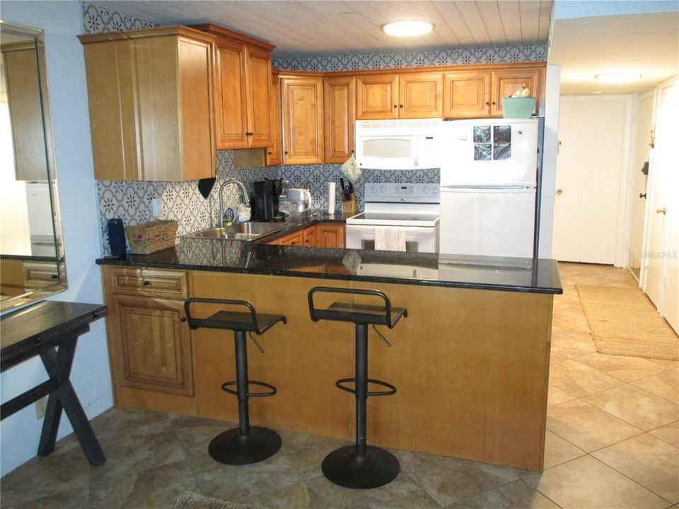 For Sale: $175,000 (1 beds, 1 baths, 590 Square Feet)