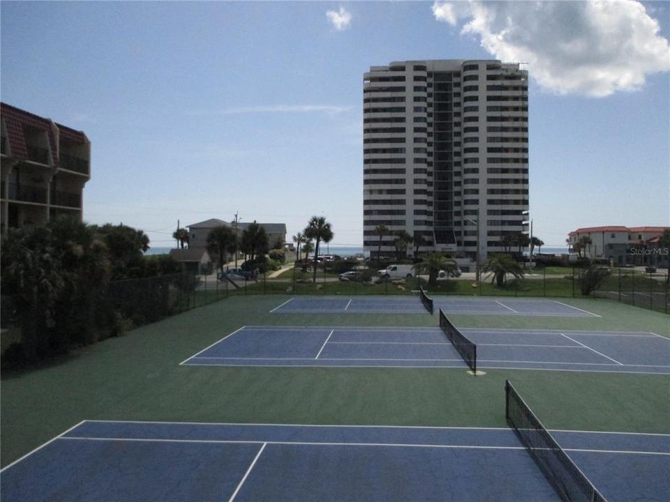 For Sale: $175,000 (1 beds, 1 baths, 590 Square Feet)