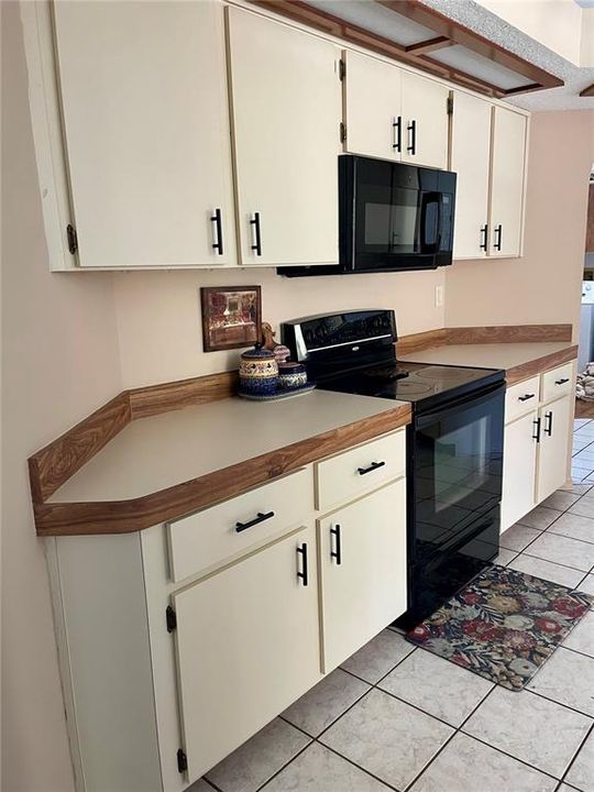 На продажу: $389,900 (3 спален, 2 ванн, 2169 Квадратных фут)