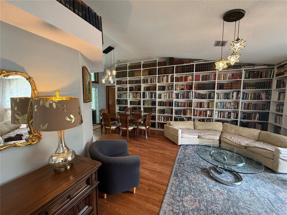 На продажу: $389,900 (3 спален, 2 ванн, 2169 Квадратных фут)