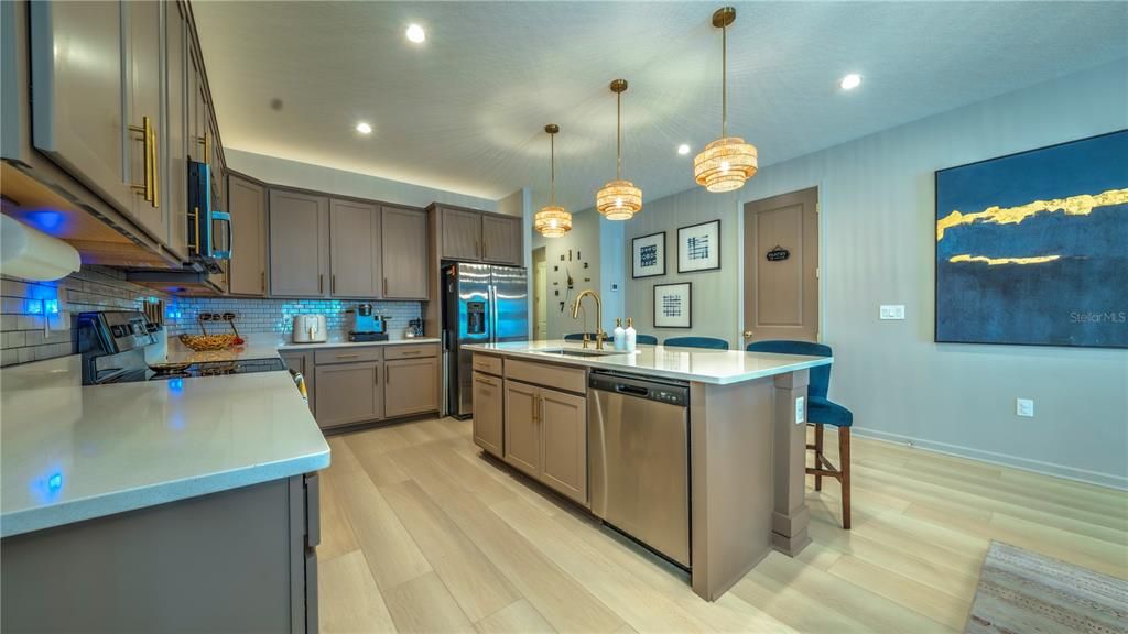 На продажу: $425,000 (4 спален, 3 ванн, 2325 Квадратных фут)