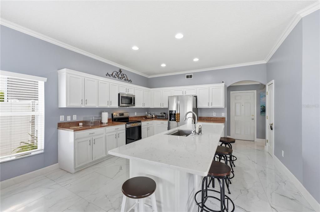 For Sale: $585,000 (3 beds, 2 baths, 2695 Square Feet)
