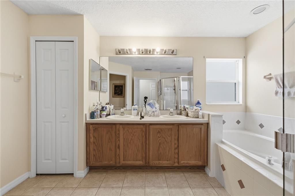 For Sale: $585,000 (3 beds, 2 baths, 2695 Square Feet)