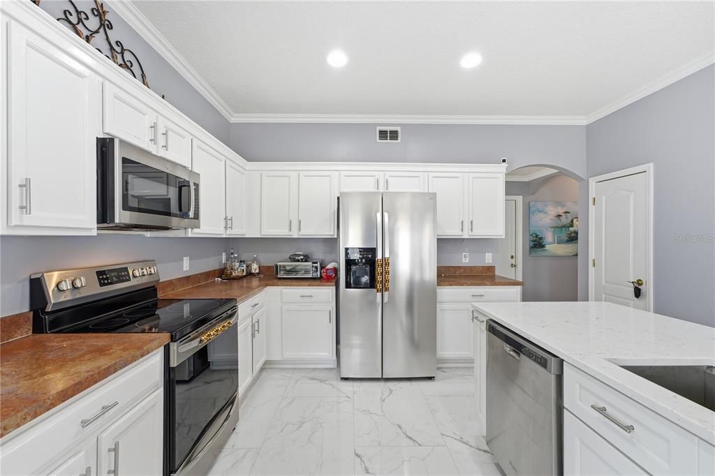 For Sale: $585,000 (3 beds, 2 baths, 2695 Square Feet)