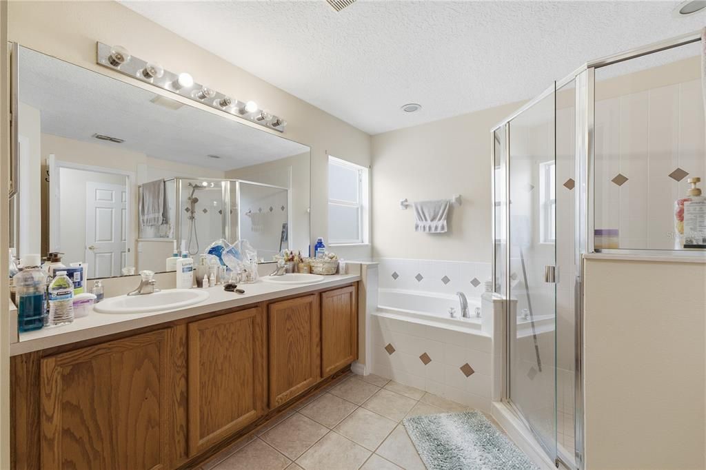 For Sale: $585,000 (3 beds, 2 baths, 2695 Square Feet)