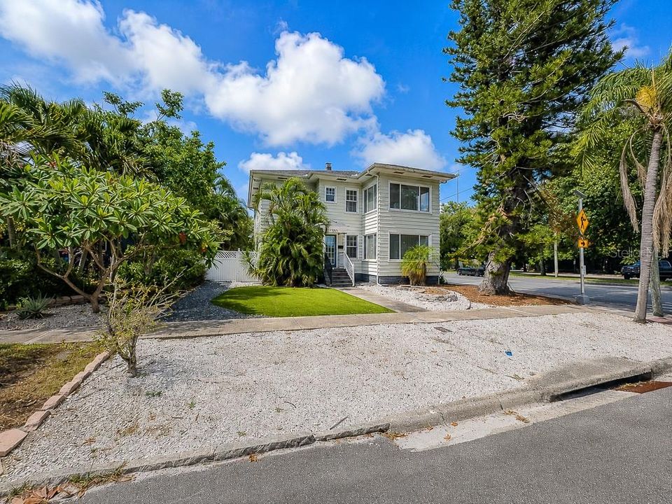На продажу: $749,900 (4 спален, 2 ванн, 2688 Квадратных фут)