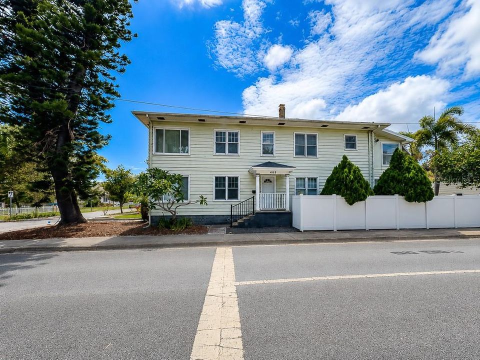 На продажу: $749,900 (4 спален, 2 ванн, 2688 Квадратных фут)