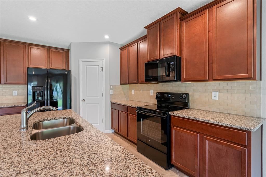 For Rent: $3,795 (4 beds, 2 baths, 1818 Square Feet)