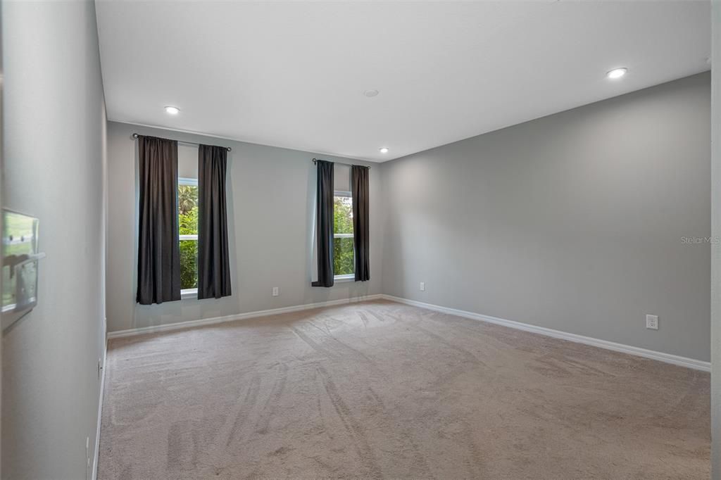 For Rent: $3,795 (4 beds, 2 baths, 1818 Square Feet)