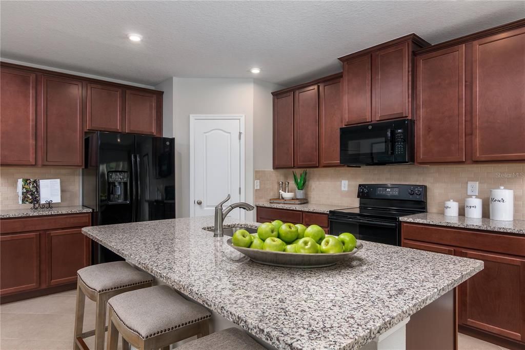 For Rent: $3,795 (4 beds, 2 baths, 1818 Square Feet)