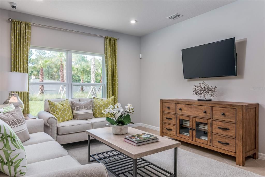 For Rent: $3,795 (4 beds, 2 baths, 1818 Square Feet)