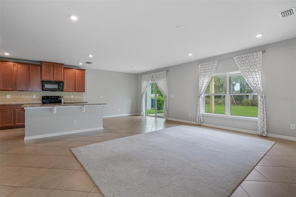For Rent: $3,795 (4 beds, 2 baths, 1818 Square Feet)
