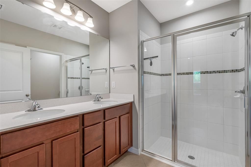 For Rent: $3,795 (4 beds, 2 baths, 1818 Square Feet)